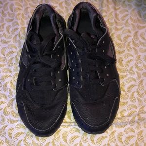 Cute All black huraches